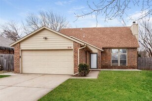 616 Firelane Rd in Edmond, OK - Building Photo