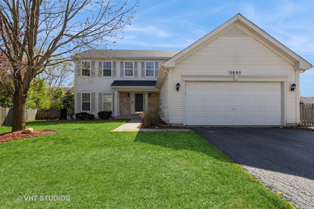 2895 Lahinch Ct in Aurora, IL - Building Photo