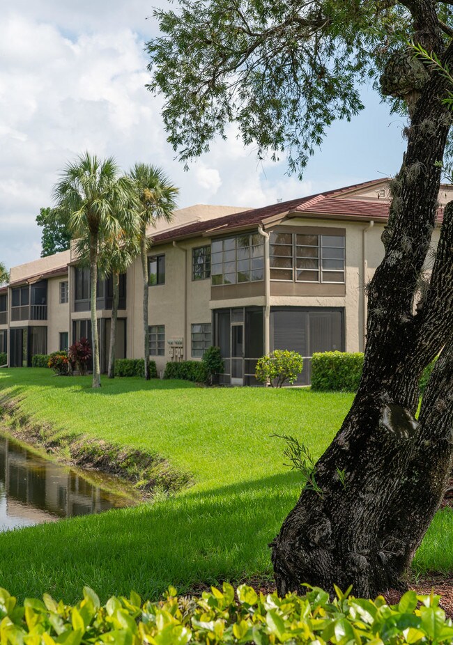 21218 Lago Cir-Unit -B in Boca Raton, FL - Building Photo - Building Photo