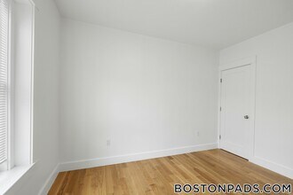 406 Columbia St, Unit 2 in Cambridge, MA - Foto de edificio - Building Photo