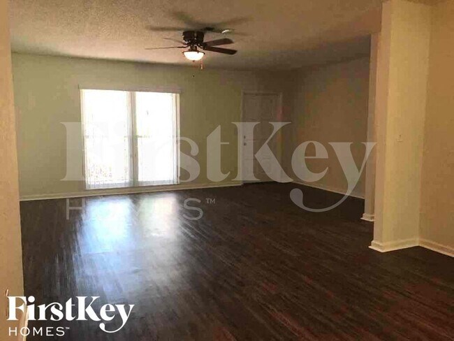 833 Weeburn St, Unit 3901 in Sarasota, FL - Building Photo - Building Photo