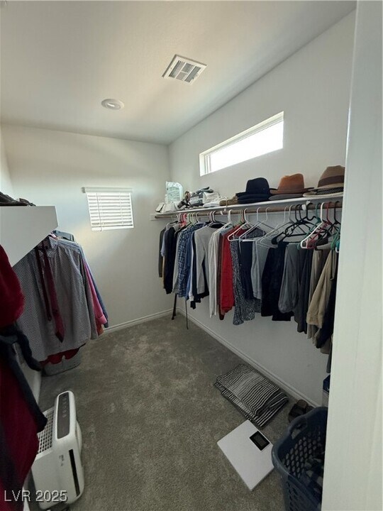 325 Whitney Crst St in Henderson, NV - Building Photo