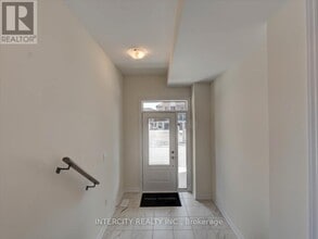 22 Griffith St in Aurora, ON - Building Photo - Building Photo