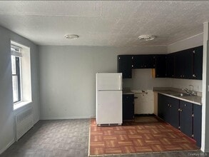 600 Fulton Ave in Hempstead, NY - Building Photo - Building Photo