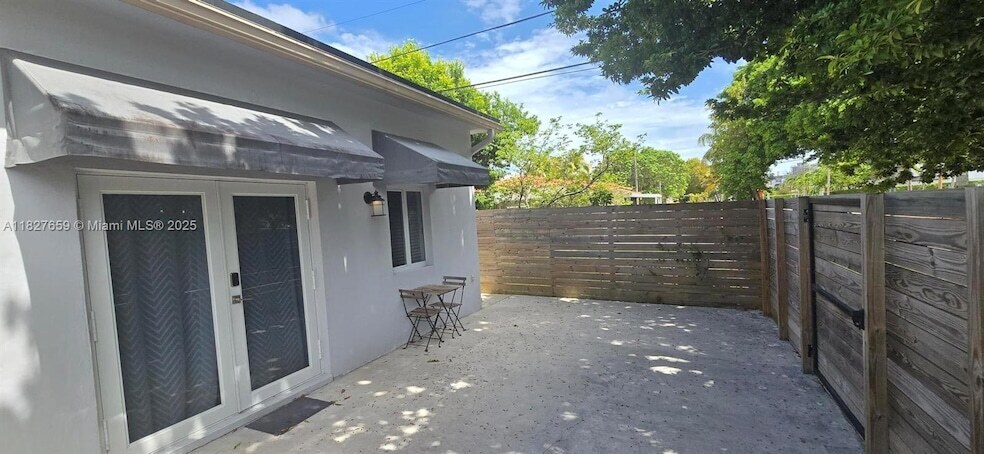 2601 SW 24th Ave in Miami, FL - Foto de edificio