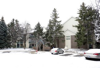 7602 York - Edinborough in Edina, MN - Foto de edificio - Building Photo