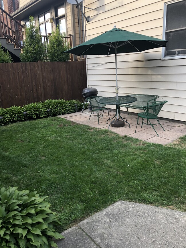 1701 W Altgeld St, Unit 1Rear