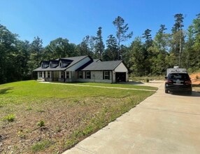 131 Feldspar Ln in Huntsville, TX - Building Photo - Building Photo