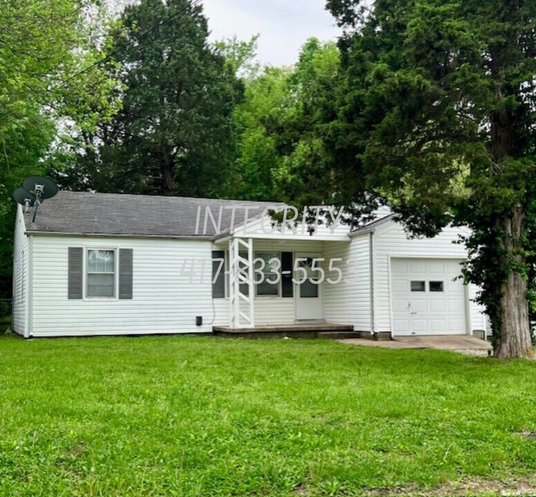 1628 E McDaniel St in Springfield, MO - Building Photo