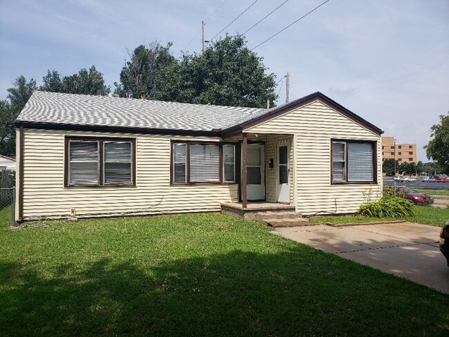 667 N Meridian Ave in Wichita, KS - Building Photo - Building Photo