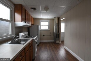 52 Chestnut St in Pennsville Township, NJ - Building Photo