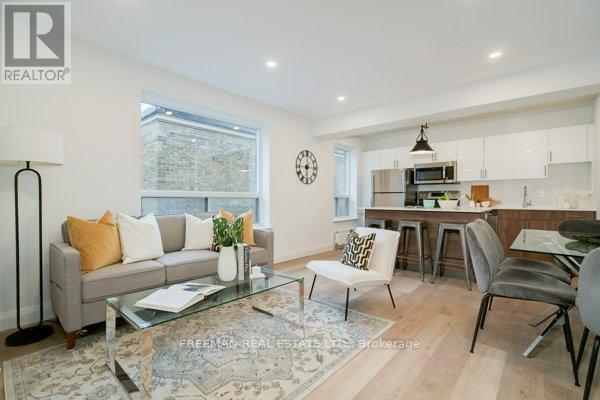 2707 Yonge St in Toronto, ON - Building Photo - Building Photo