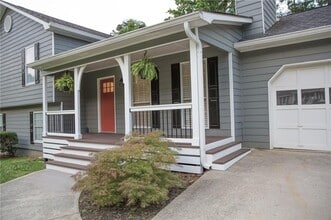 5270 Oaks Landing Ct in Sugar Hill, GA - Building Photo - Building Photo