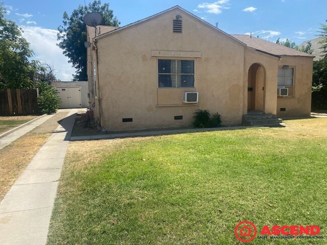 property at 2527 Chester Ln