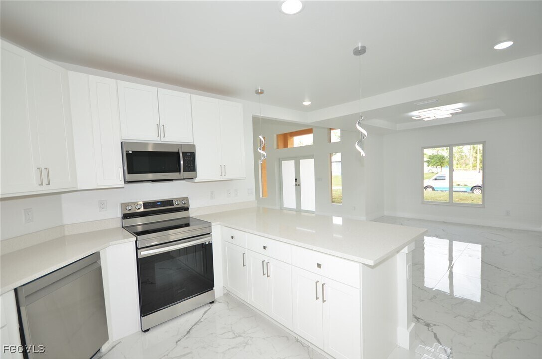 1132 Edelweiss St E in Lehigh Acres, FL - Building Photo