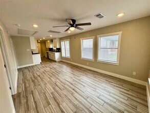 410 McPhail St in Tomball, TX - Building Photo - Building Photo