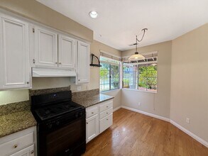 11162 Caminito Rodar in San Diego, CA - Building Photo - Building Photo