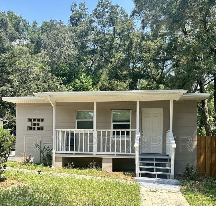 711 W Franklin Ave in DeLand, FL - Building Photo