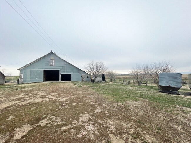 25676 Hwy 25 in Alexandria, SD - Building Photo - Building Photo