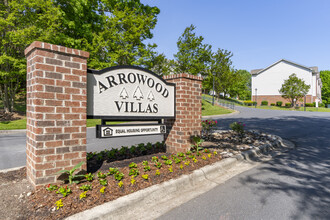 Arrowood Villas in Charlotte, NC - Foto de edificio - Building Photo