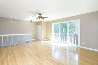 7724 W Douglas Ct, Unit 201 in Frankfort, IL - Building Photo - Building Photo