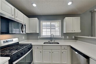 156 W Oaks Pl in Woodstock, GA - Building Photo - Building Photo