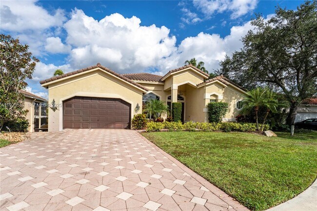 2994 Oakbrook Dr in Weston, FL - Building Photo - Building Photo