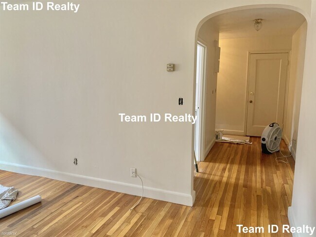 497 Centre St-Unit -Apt 2 in Newton, MA - Building Photo - Building Photo