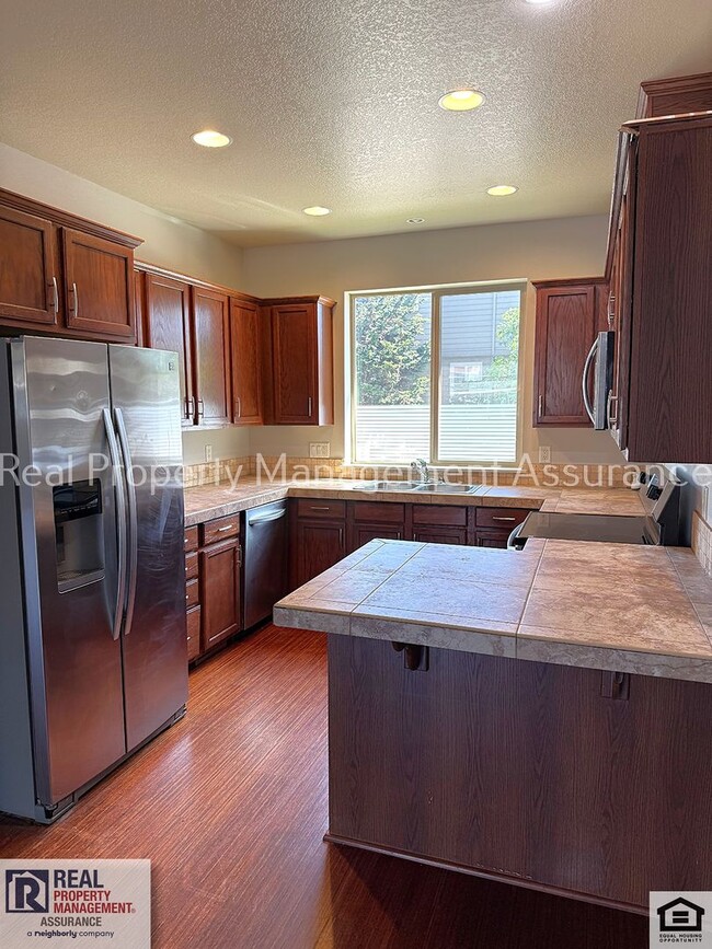 15989 SW Noah Ln in Beaverton, OR - Foto de edificio - Building Photo