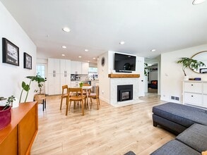 22408 95th Pl W in Edmonds, WA - Building Photo - Building Photo