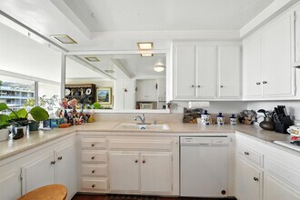 32735 Seagate Dr in Rancho Palos Verdes, CA - Building Photo - Building Photo