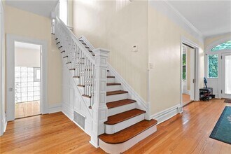1084 Shady Ave in Pittsburgh, PA - Building Photo - Building Photo
