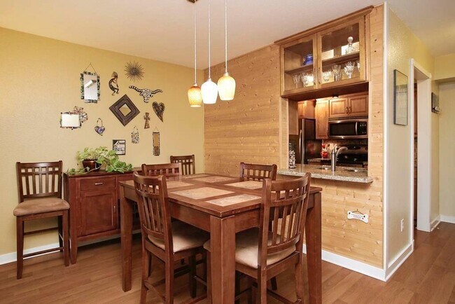 4641 Wild Indigo St-Unit -25/427 in Houston, TX - Building Photo - Building Photo