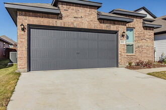 2112 River Pne Rd in Heartland, TX - Foto de edificio - Building Photo