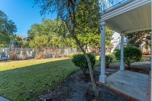 1501 N Partin Dr in Niceville, FL - Building Photo