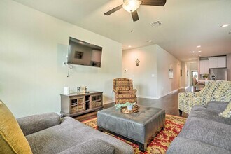 5603 Chestnut Xing in San Antonio, TX - Building Photo - Building Photo