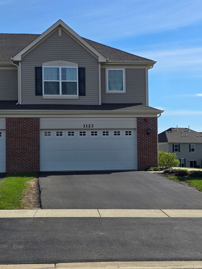 property at 1123 Hawk Hollow Dr