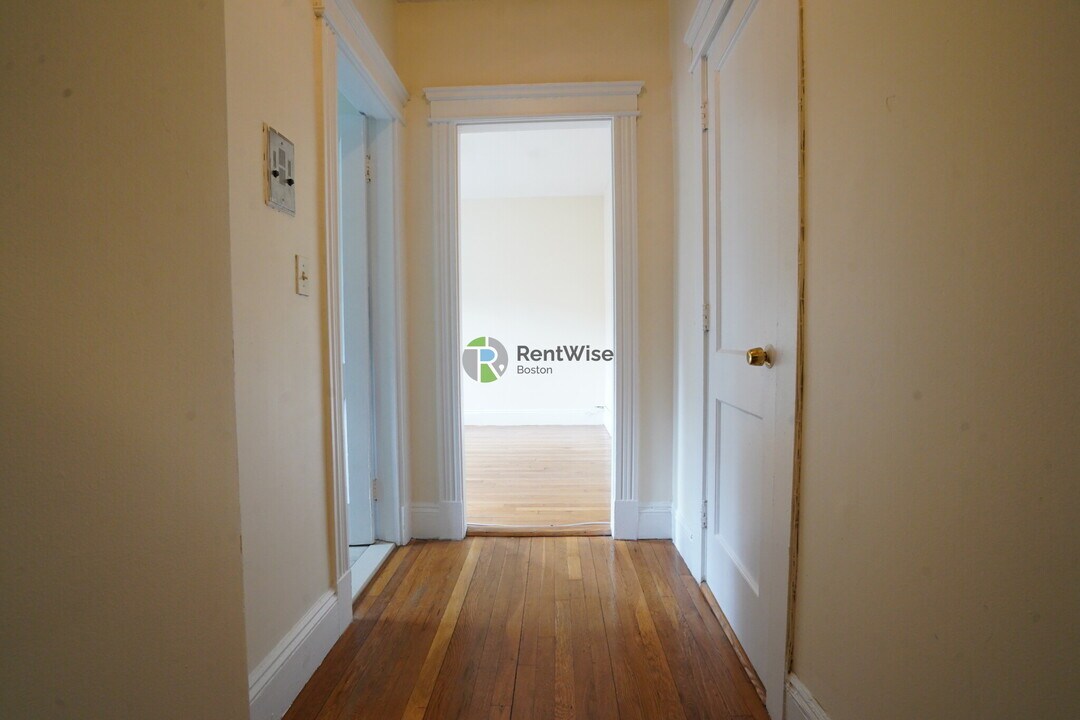 1152 Commonwealth Ave in Boston, MA - Building Photo