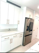 24237 Hatteras St in Woodland Hills, CA - Building Photo - Building Photo