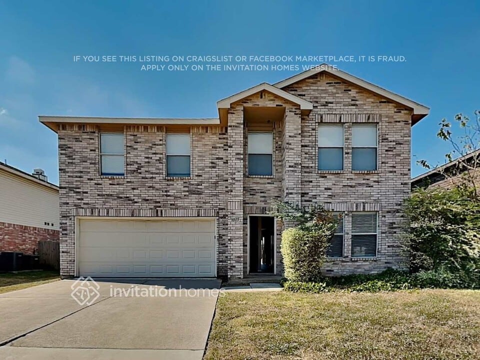 3015 Cesareo Dr in Grand Prairie, TX - Foto de edificio