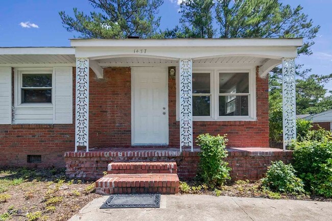 1437 Thelbert Dr