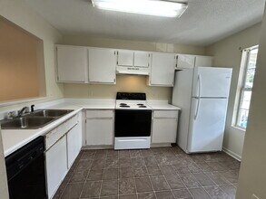 903 Brett Dr in Hinesville, GA - Building Photo - Building Photo