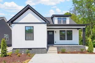 206 Ross Ave in Gallatin, TN - Building Photo