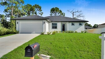 2515 Sunniland Blvd in Lehigh Acres, FL - Building Photo