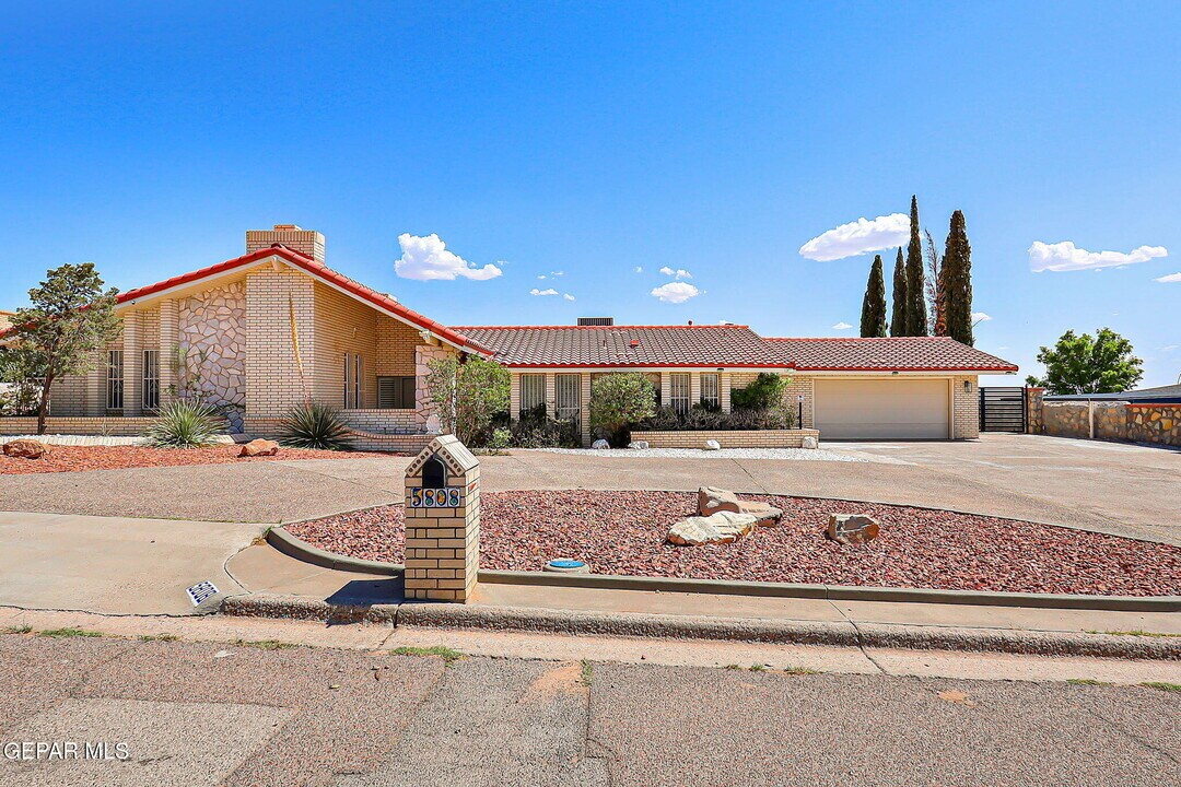 5808 Kingsfield Ave in El Paso, TX - Building Photo