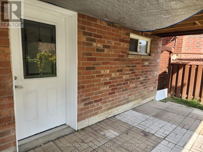 19 Salvage St in Ajax, ON - Building Photo - Building Photo