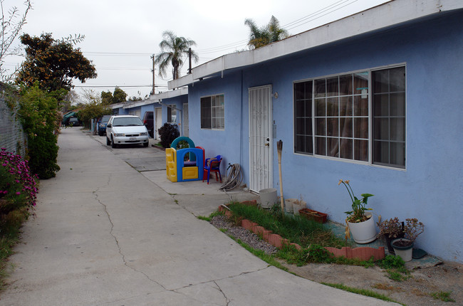 10915-10917 Freeman Ave in Inglewood, CA - Foto de edificio - Building Photo