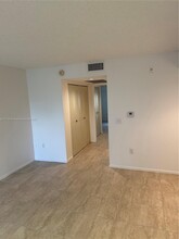 800 SW 137th Ave in Pembroke Pines, FL - Building Photo - Building Photo