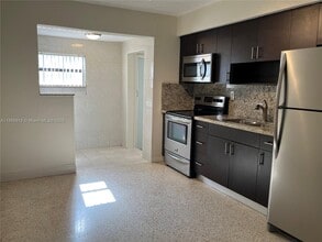 92 E 15th St in Hialeah, FL - Building Photo - Building Photo