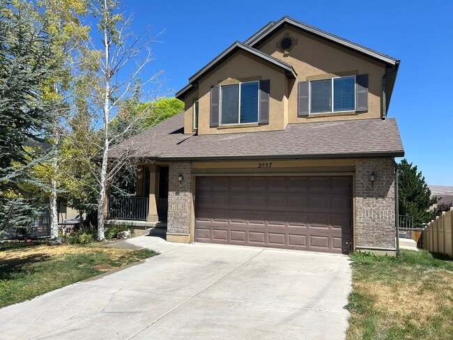 property at 2857 E Lookout Dr